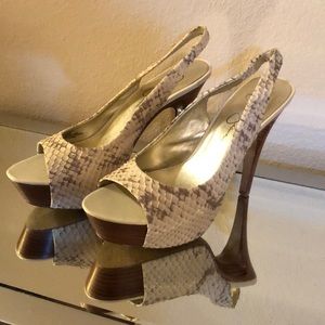 Jessica Simpson snakeskin high heel size 8